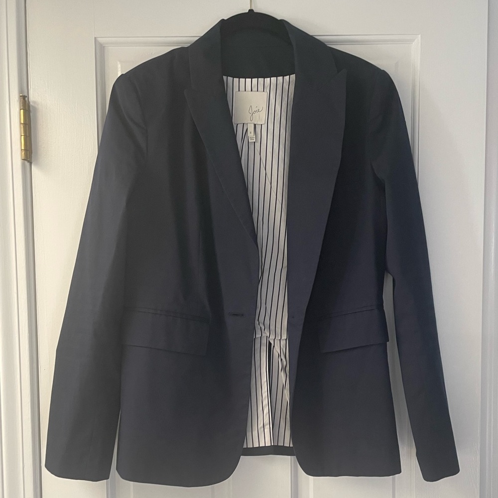 Joie navy blue blazer. Cotton blend. Size 6